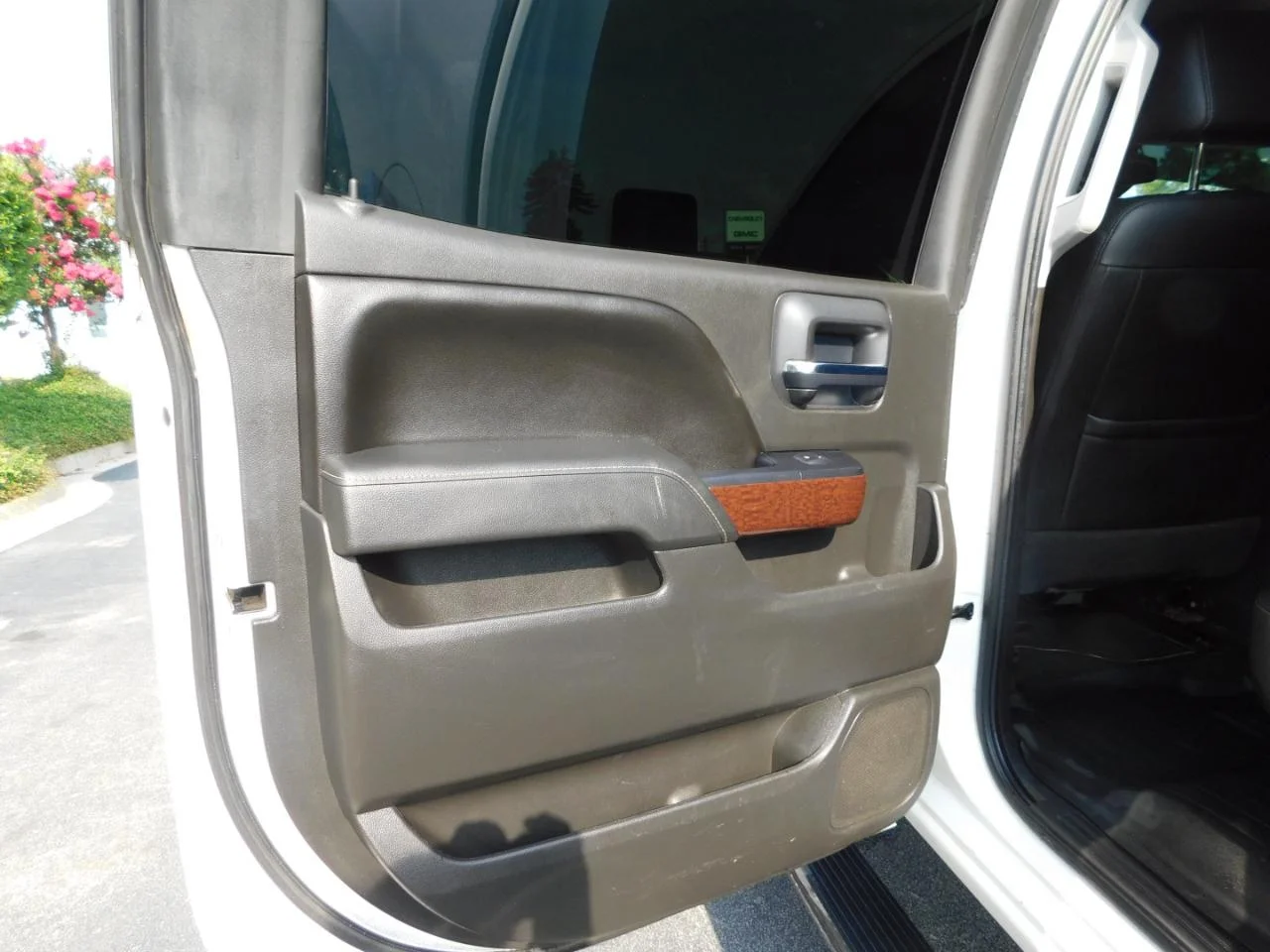 Used 2016 White GMC 4WD Crew Cab 143.5 in SLT image 21
