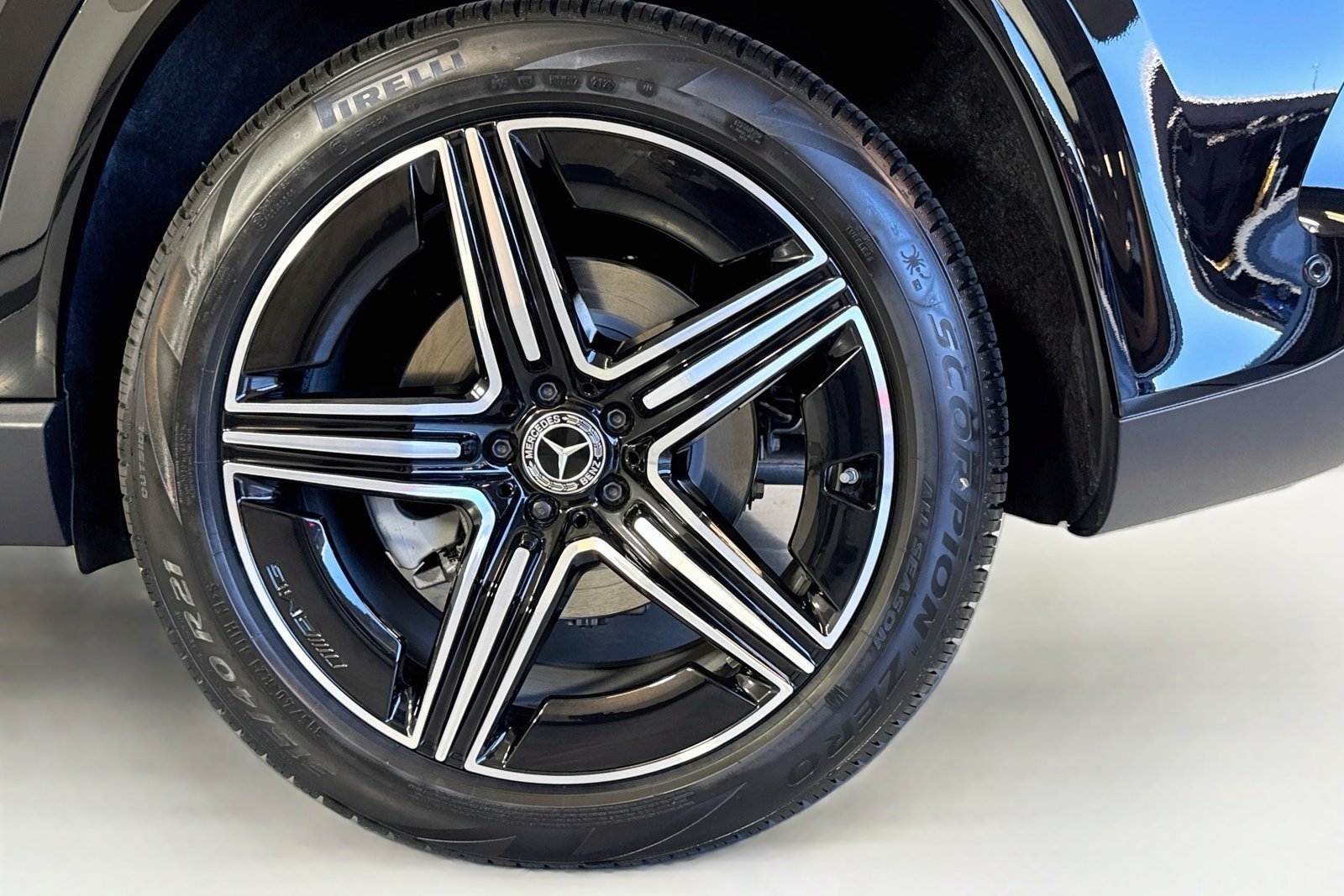 New 2026 Black Mercedes-Benz GLE 450 image 29