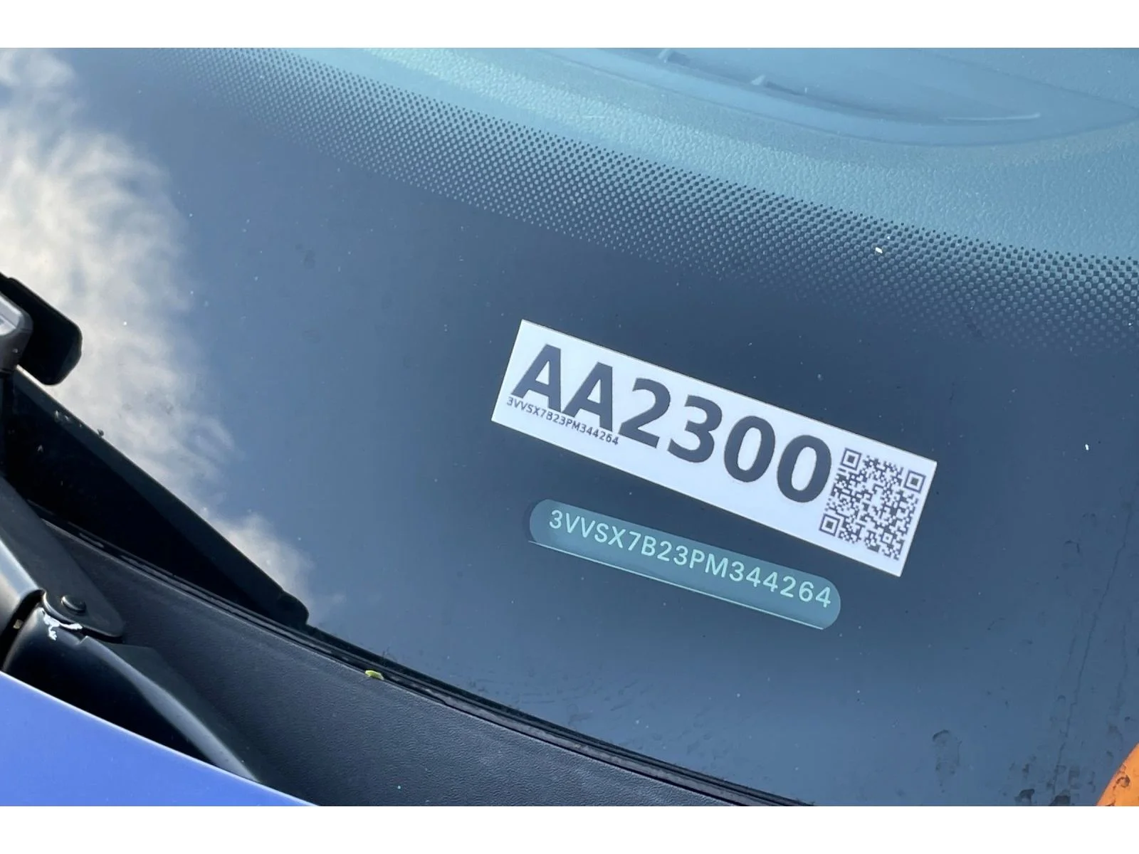 Used 2023 Dusk Blue Metallic Volkswagen SE image 49