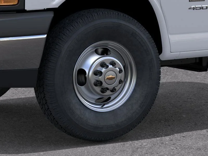 New 2025 Summit White Chevrolet 1WT image 9