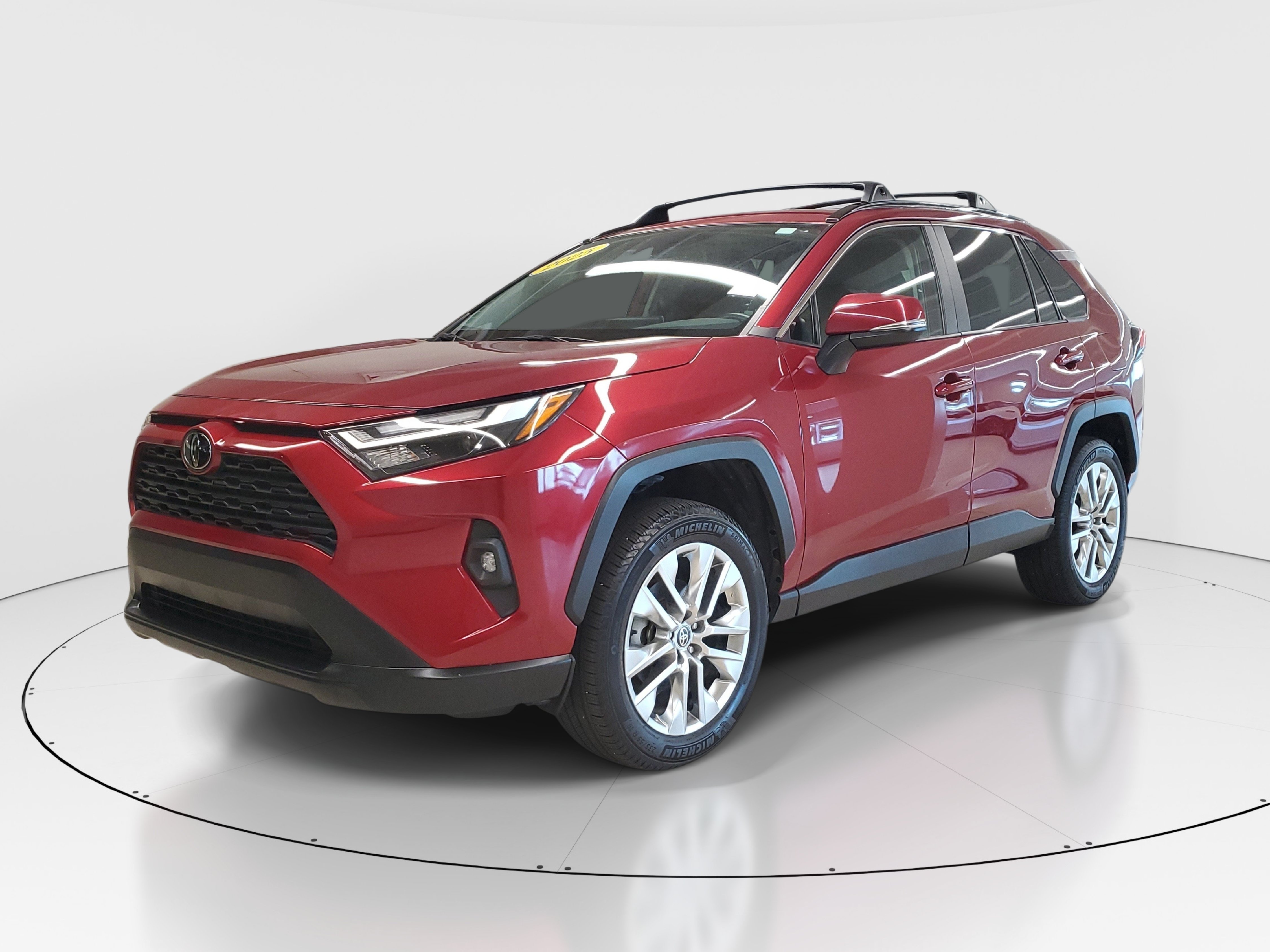 Used 2025 Pearl Toyota XLE Premium image 3