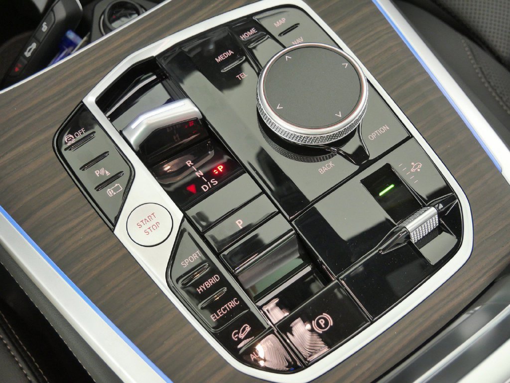 New 2026 Manhattan Green Metallic BMW xDrive50e image 48