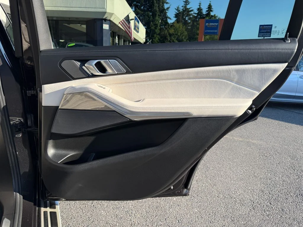 2020 BMW X7 40i - Photo 37