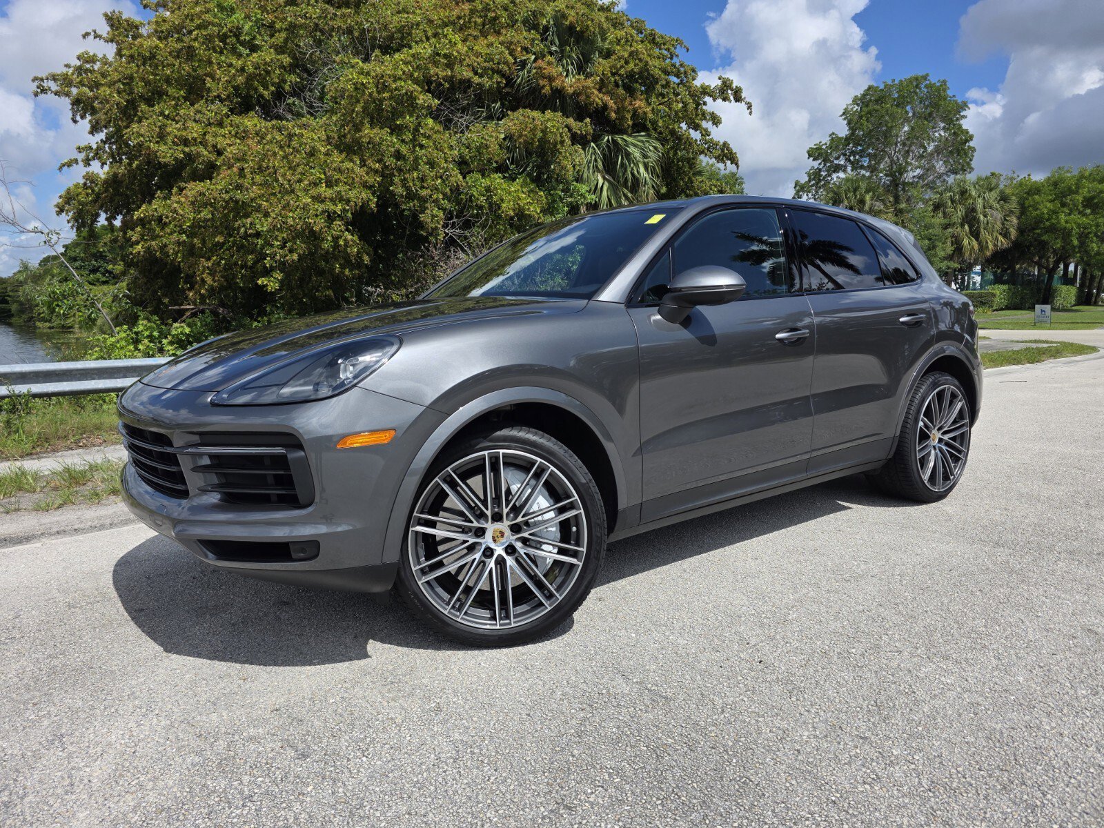 2022 Porsche Cayenne -'s photo