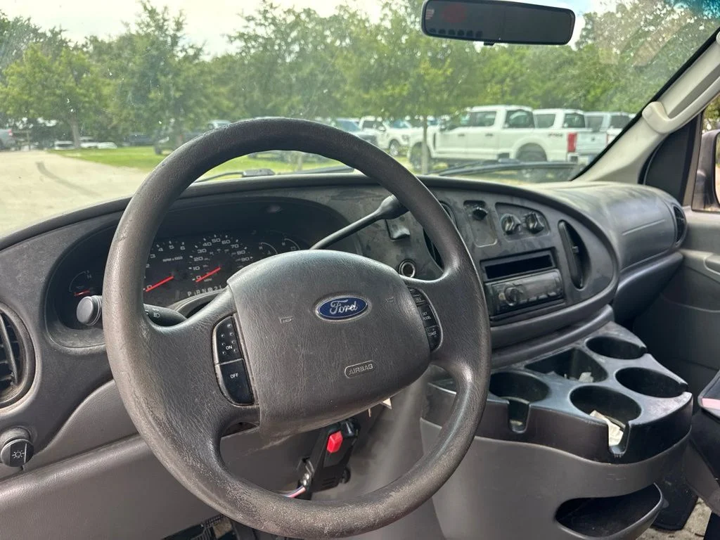 Used 2008  Ford Commercial image 9