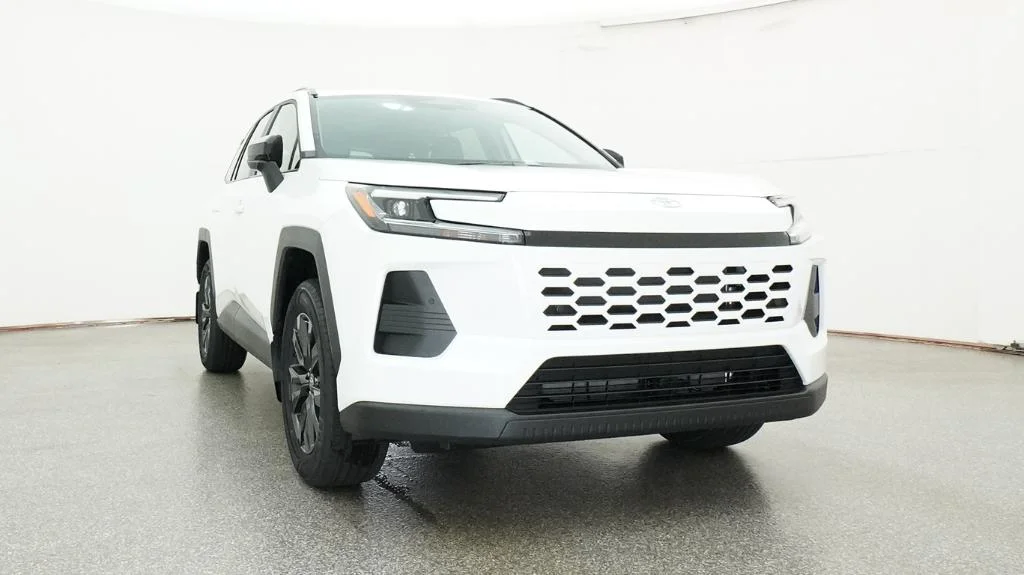 New 2026 Ice Cap Toyota XLE Premium image 4
