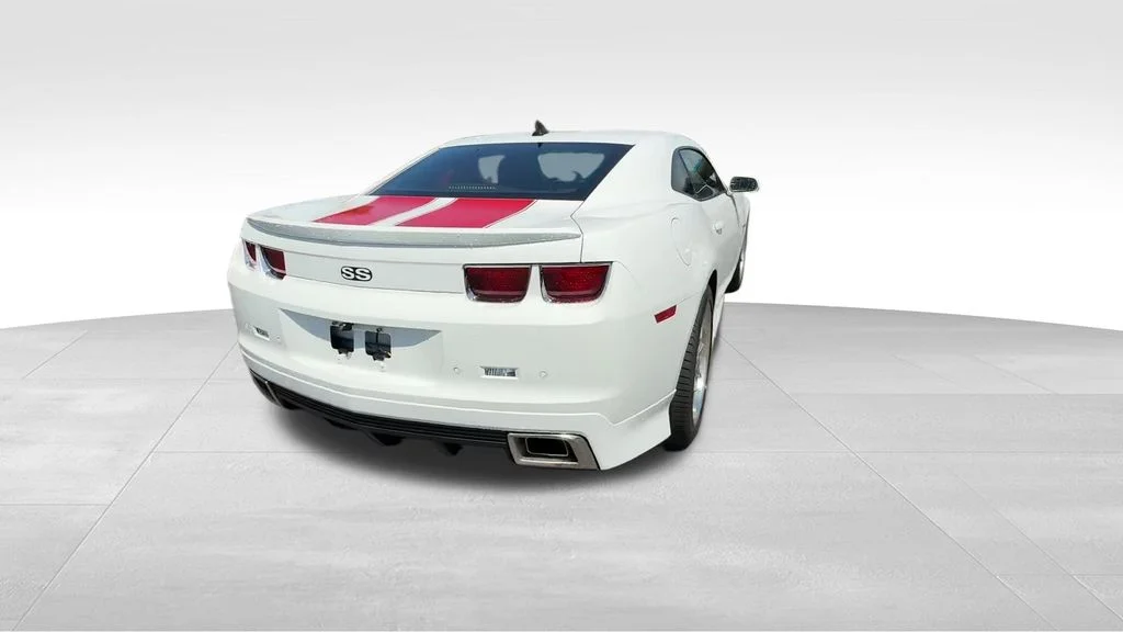 Used 2011 White Chevrolet SS image 5