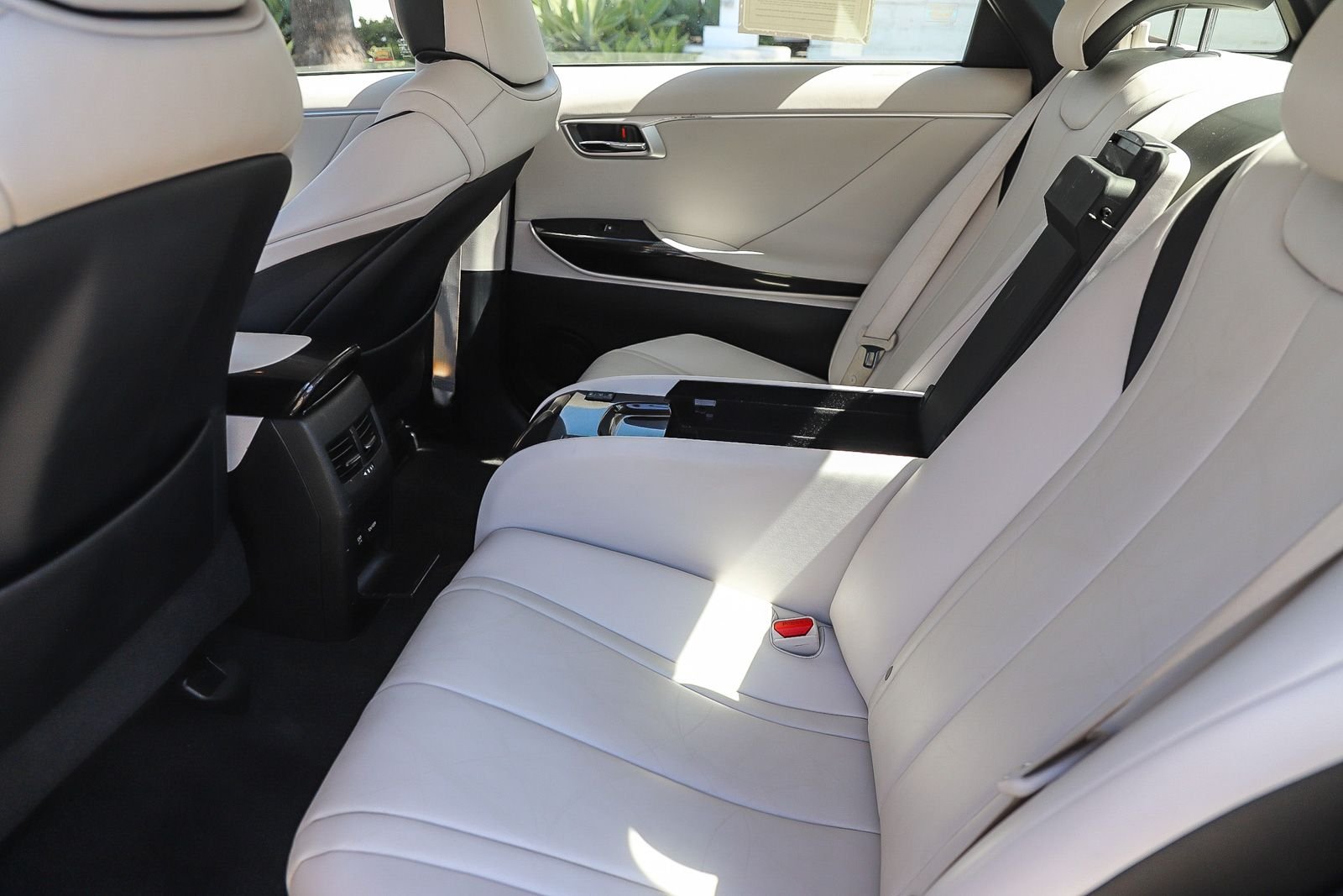 Used 2018 Black Toyota Base image 19
