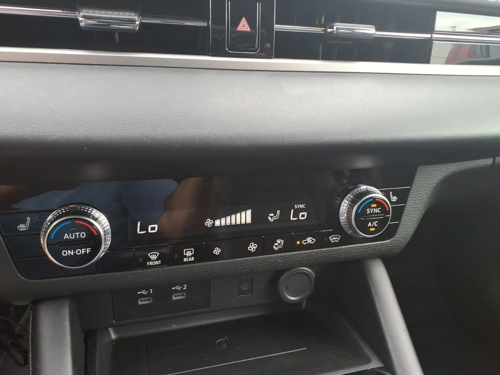 Used 2025 Blue Mitsubishi SE image 18