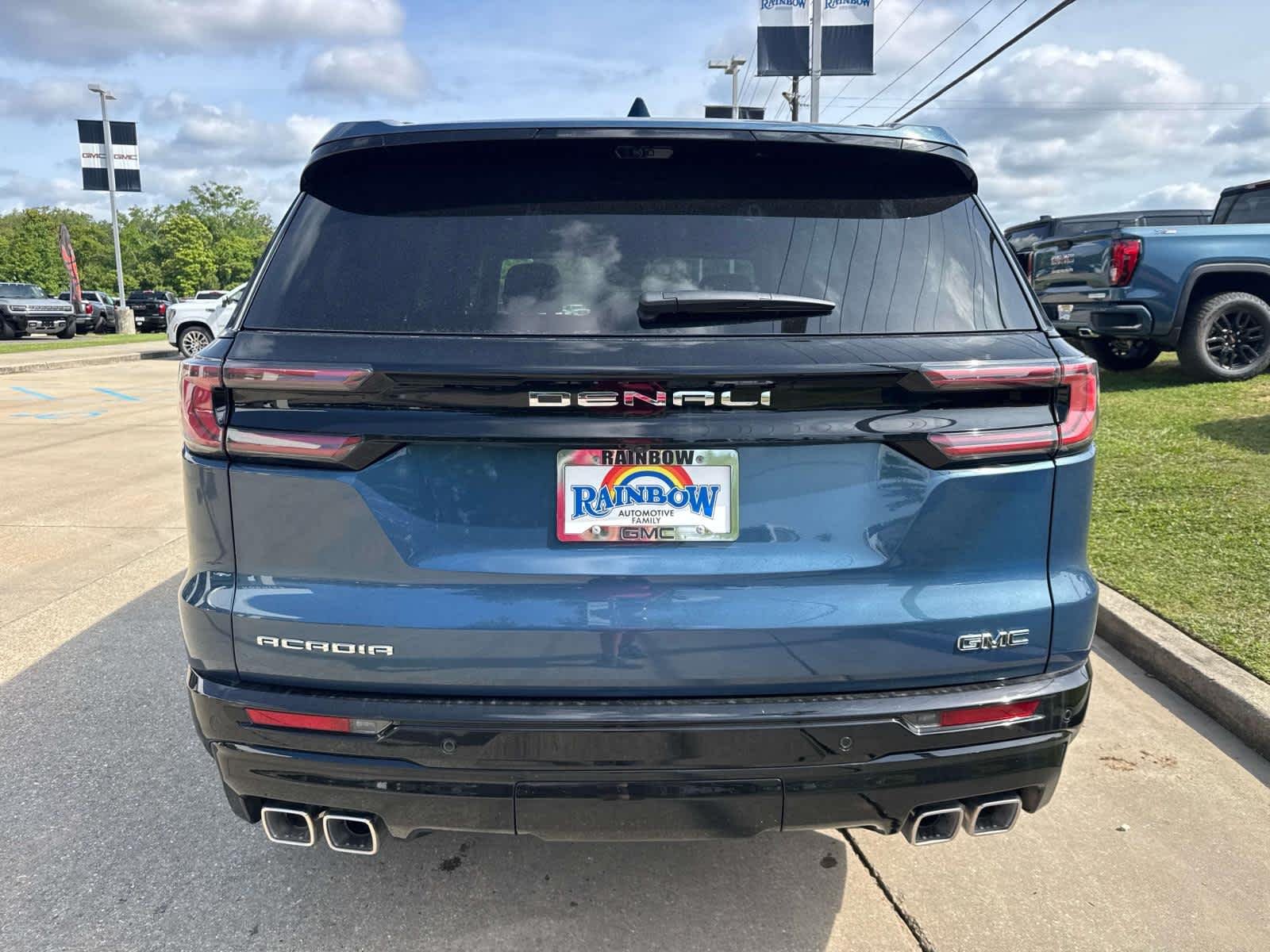 2026 GMC Acadia Denali Ultimate - Photo 6