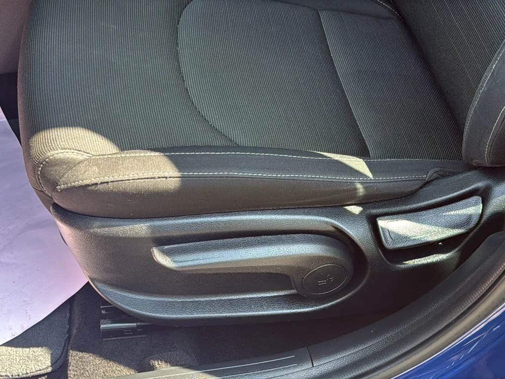 Used 2019 Blue Kia S image 19