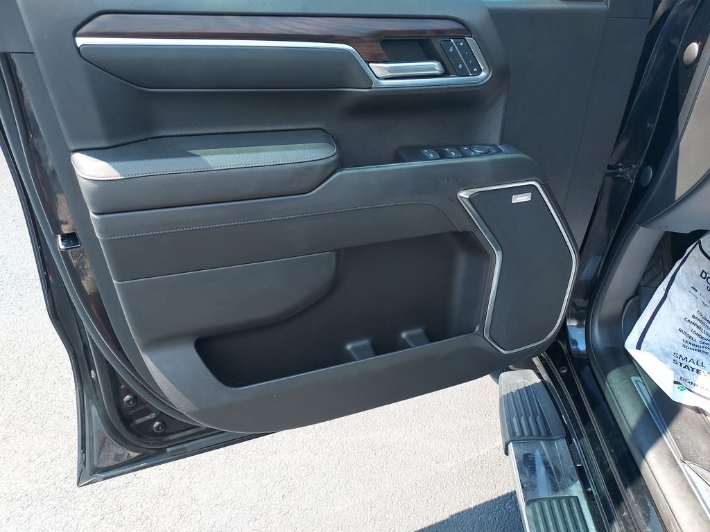Used 2022 Black GMC SLT image 11