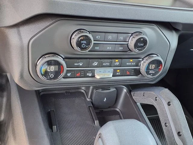 New 2026 Avalanche Gray Ford Badlands image 14