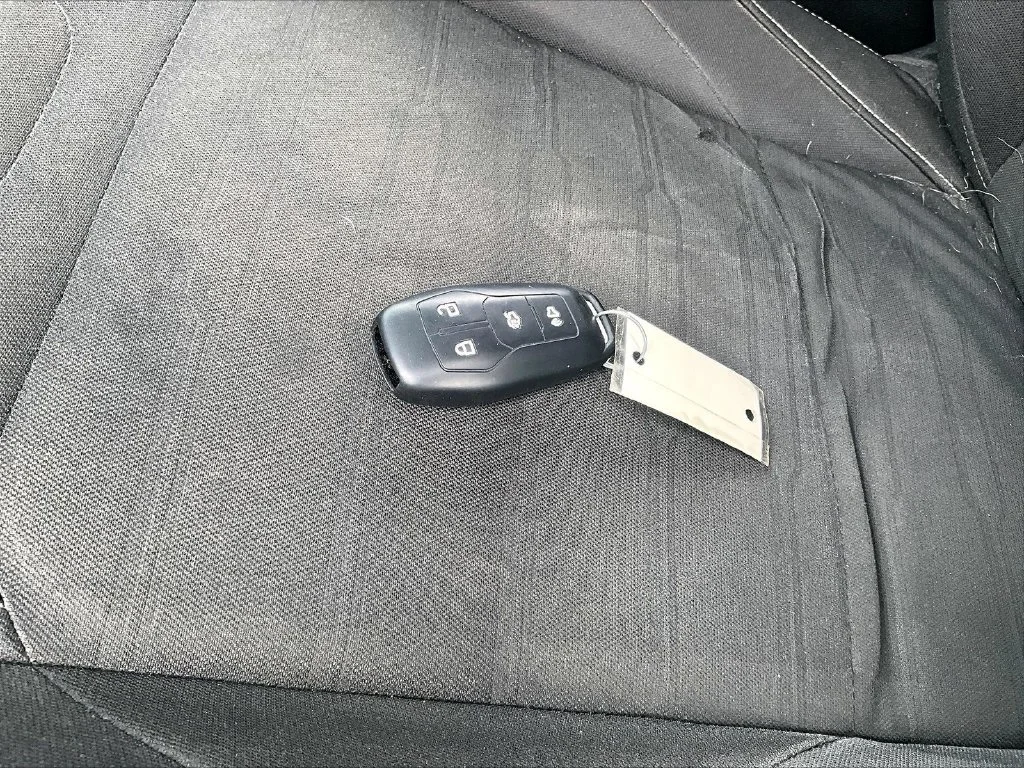 Used 2015 Gray Ford GT image 10