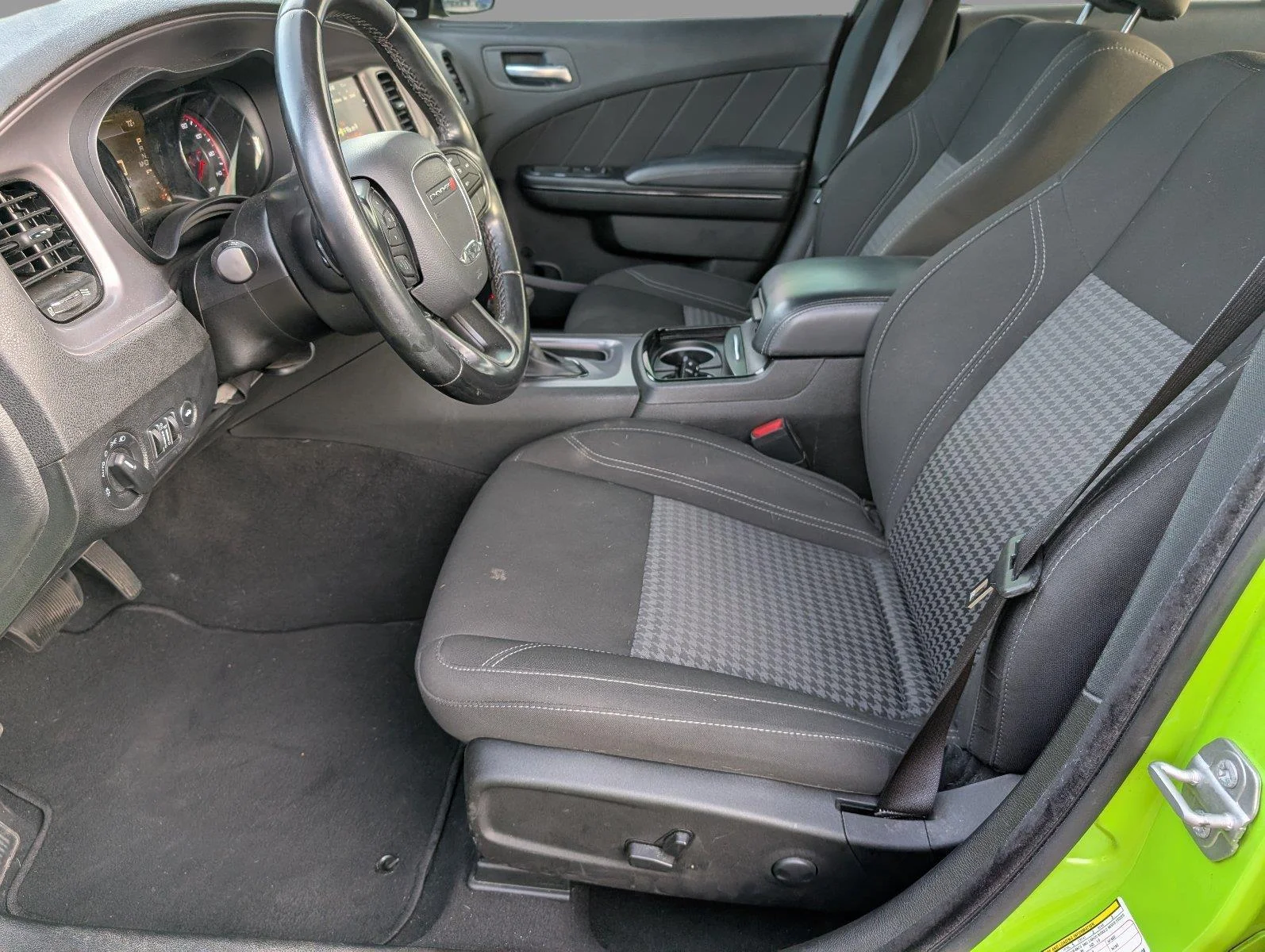 Used 2023 Sublime Metallic Clearcoat Dodge SXT image 3