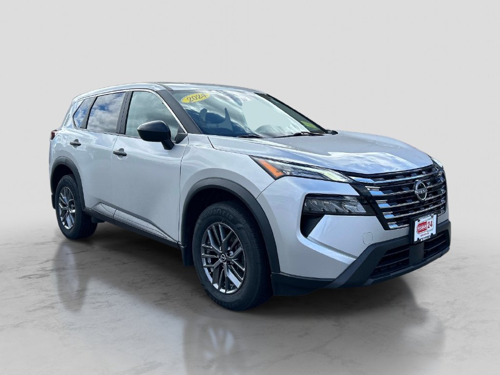 Used 2024 Silver Nissan S image 7