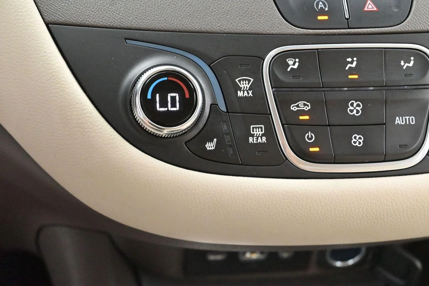 Used 2020 Silver Ice Metallic Chevrolet LT image 23