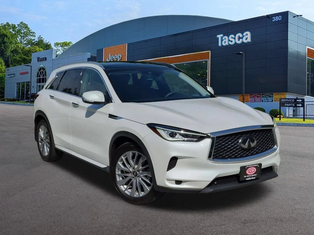 Used 2023 White INFINITI LUXE image 1