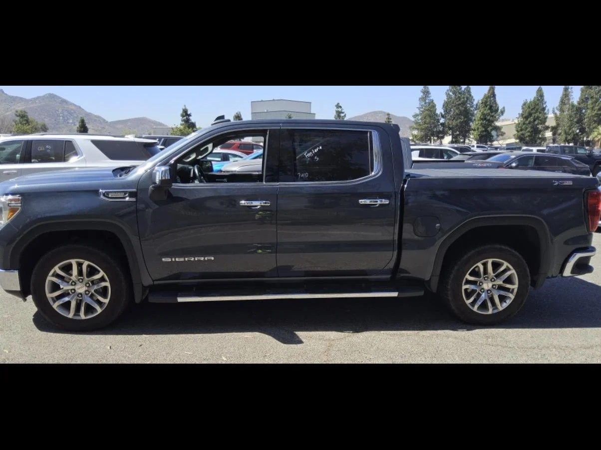 Used 2022 DARK SKY METALLIC GMC SLT image 8
