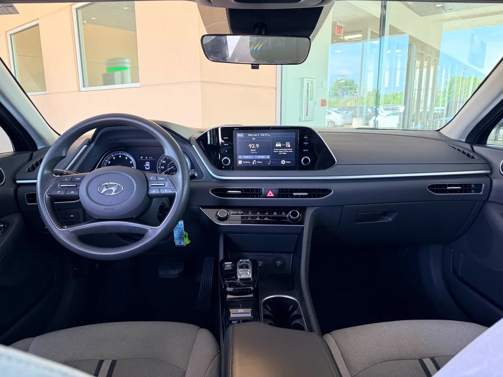 Used 2022 Phantom Black Hyundai SE image 14