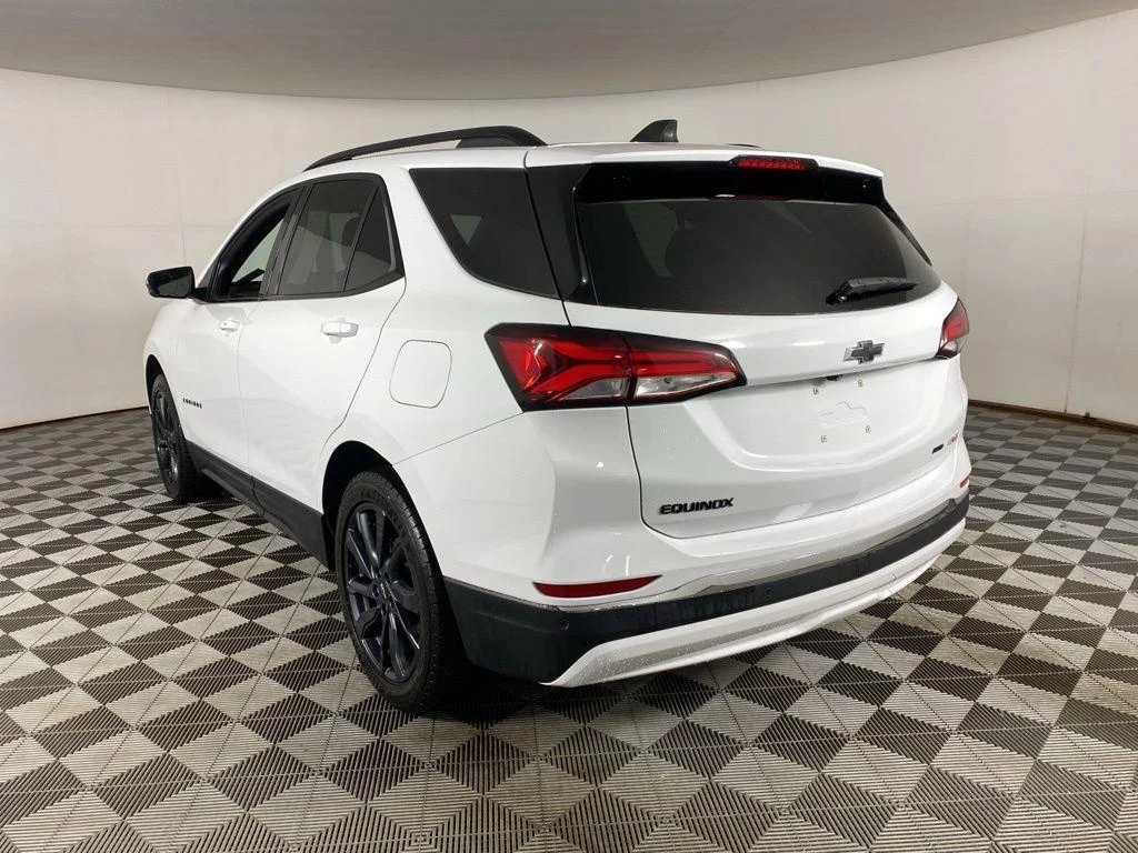 Used 2022 Summit White Chevrolet RS image 5