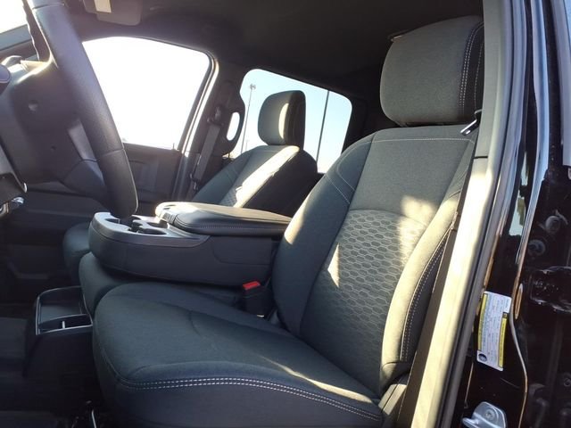 New 2026 Diamond Black Crystal Pearl-Coat Exterior Paint RAM Tradesman image 12