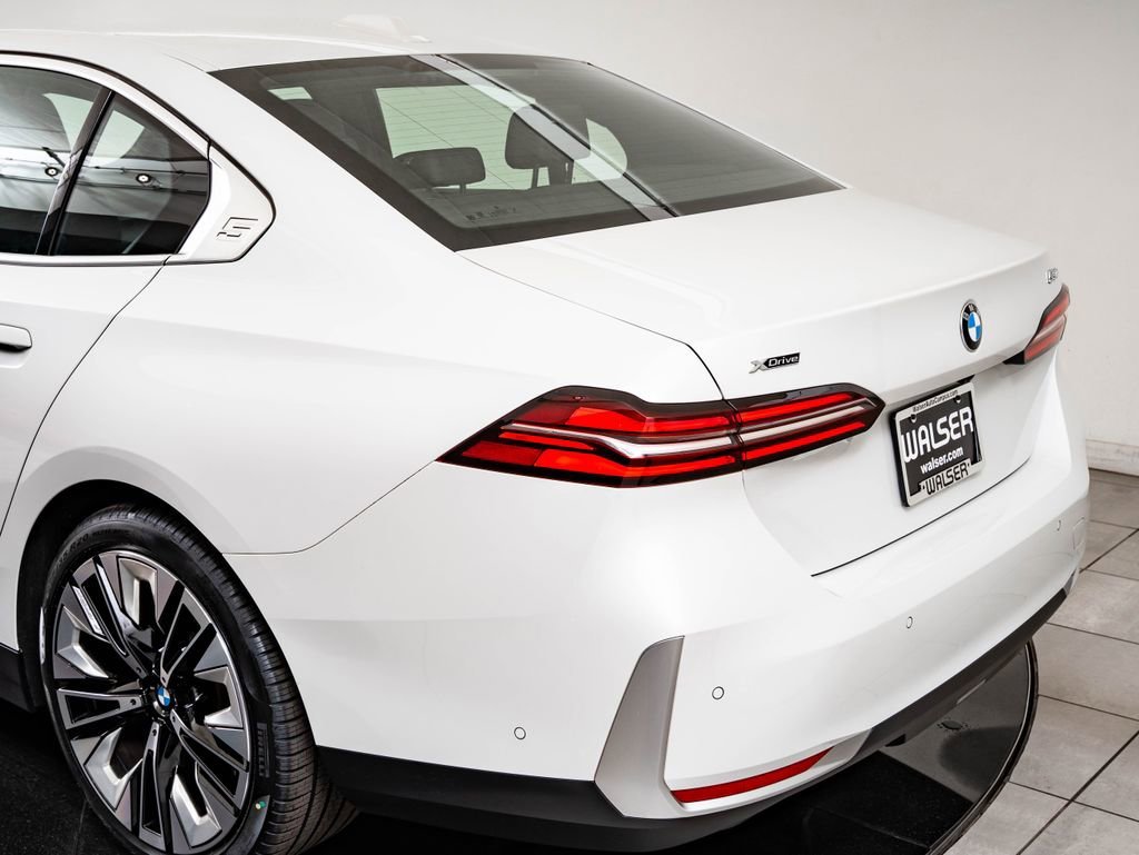 Used 2025 Mineral White Metallic BMW 530i xDrive image 20
