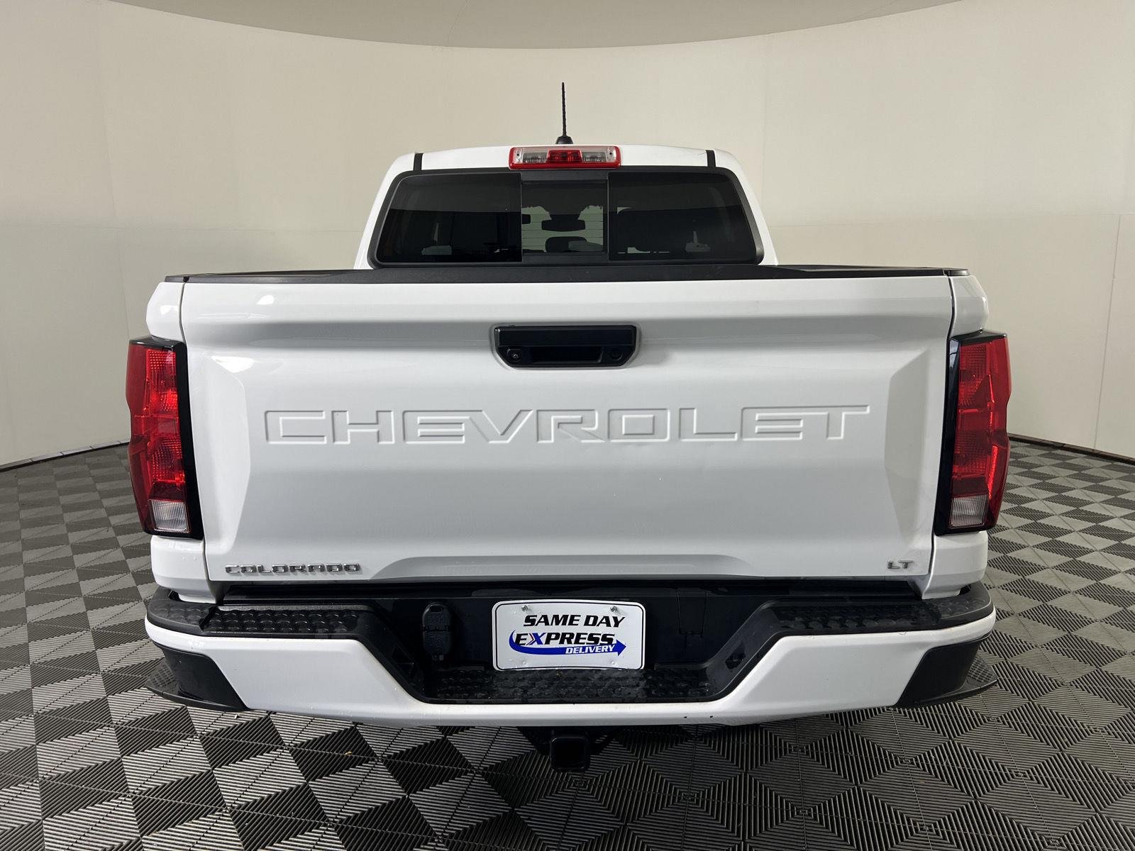 Used 2024 Summit White Chevrolet LT image 23