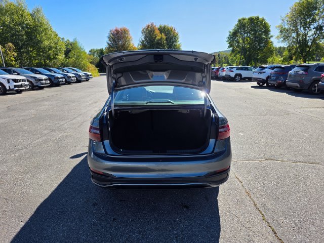 Used 2024 Deep Black Pearl Volkswagen 1.5T SE image 10