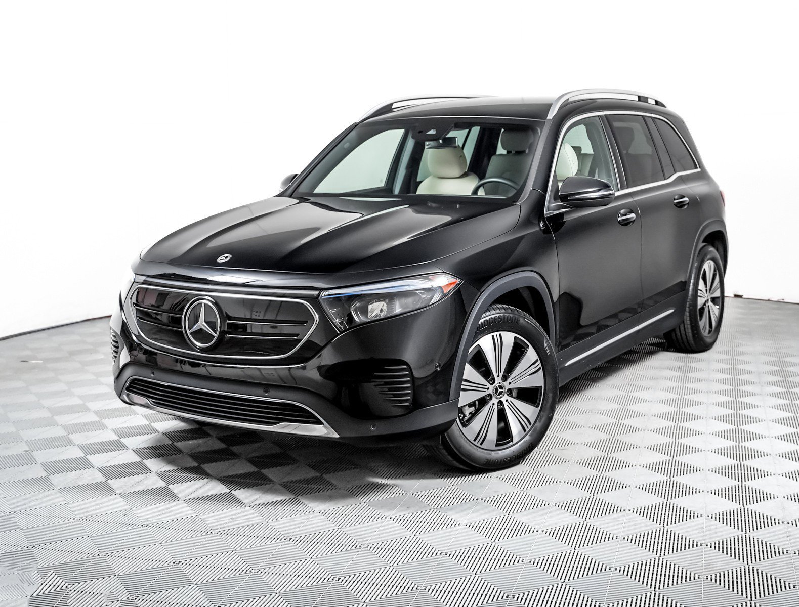 2023 Mercedes-Benz EQB EQB 300's photo