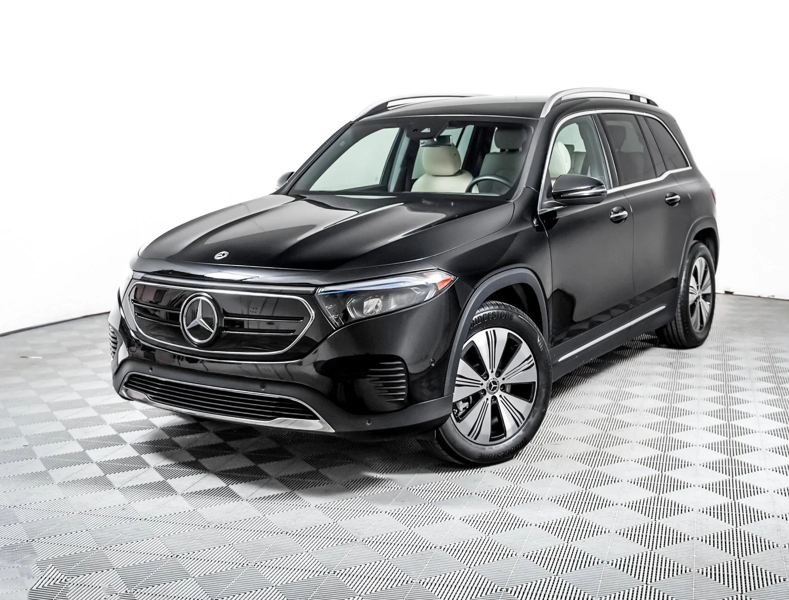 2023 Mercedes-Benz EQB EQB 300's photo
