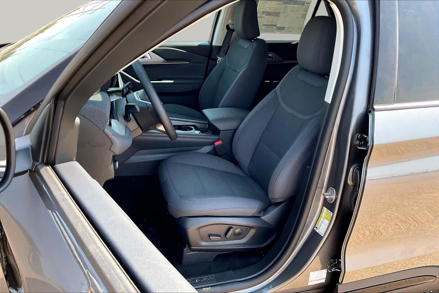 New 2026 Carbonized Gray Metallic Ford Active image 9