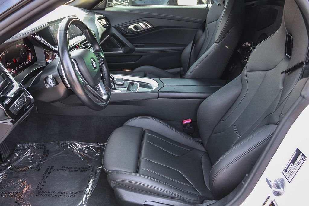 Used 2022 White BMW sDrive30i image 17