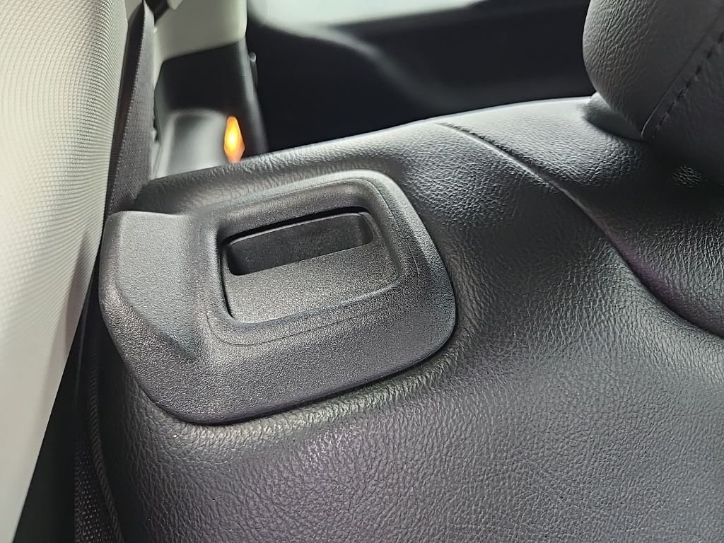 Used 2018 White Jeep Latitude image 78