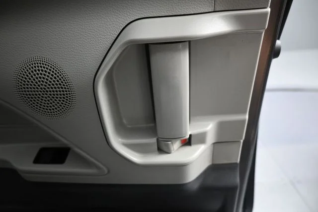 Used 2022 Gray Toyota XLE image 22