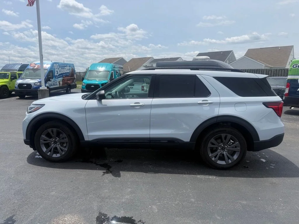 New 2026 Space White Metallic Ford Active image 5