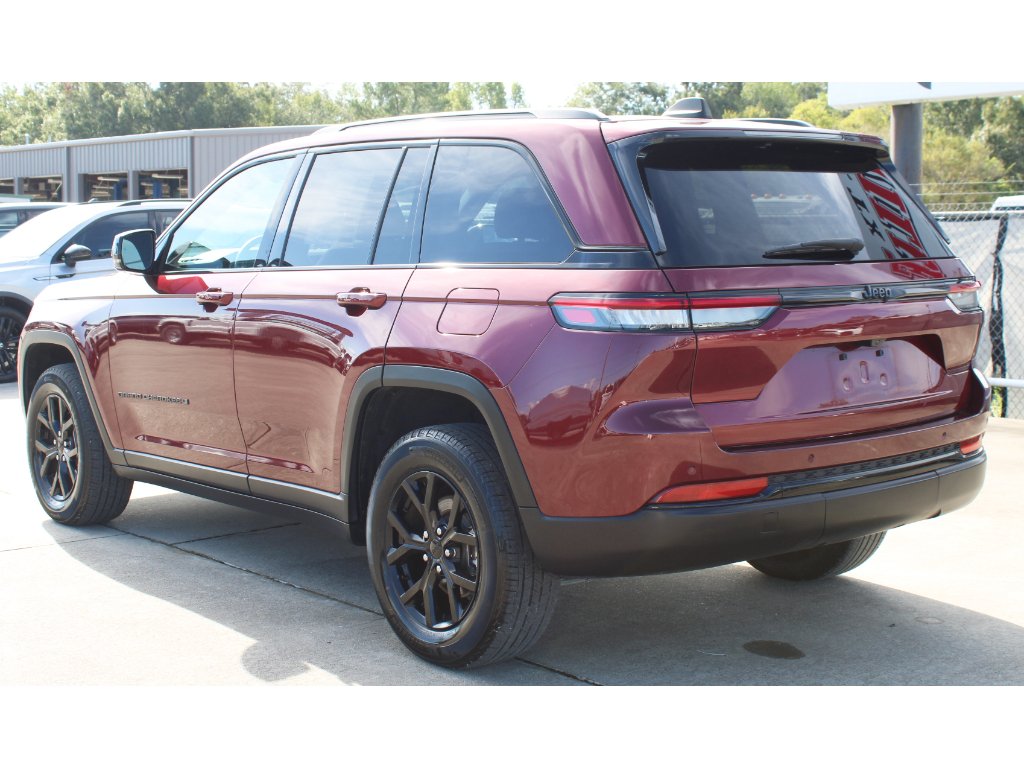 Used 2024 Velvet Red Pearlcoat Jeep Altitude image 14