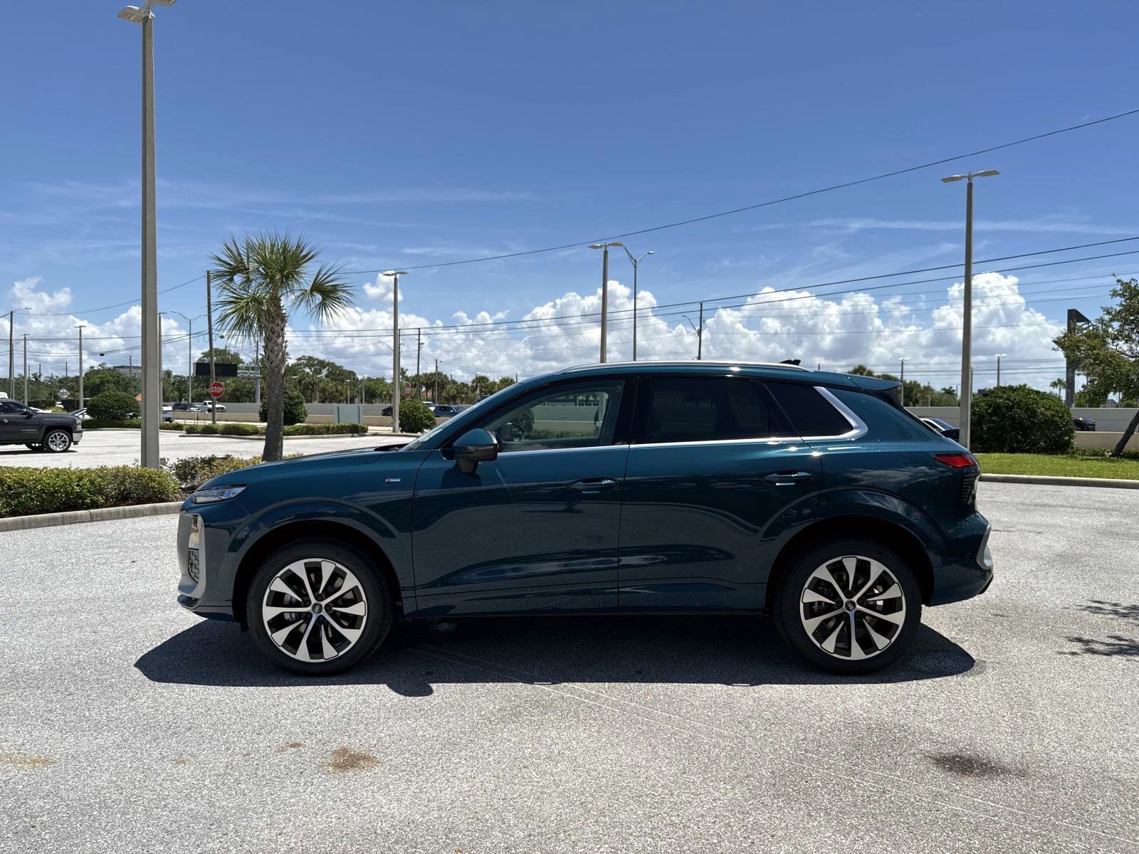 View vehicle photo 2