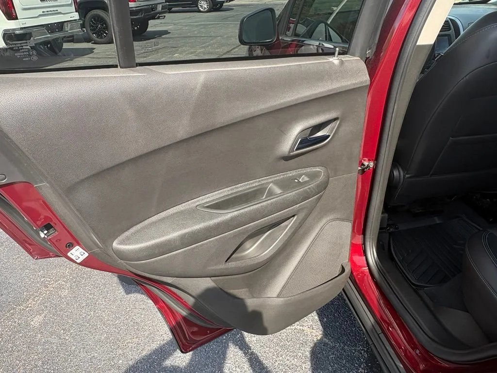 Used 2016 CRIMSON METALLIC Chevrolet LT image 17