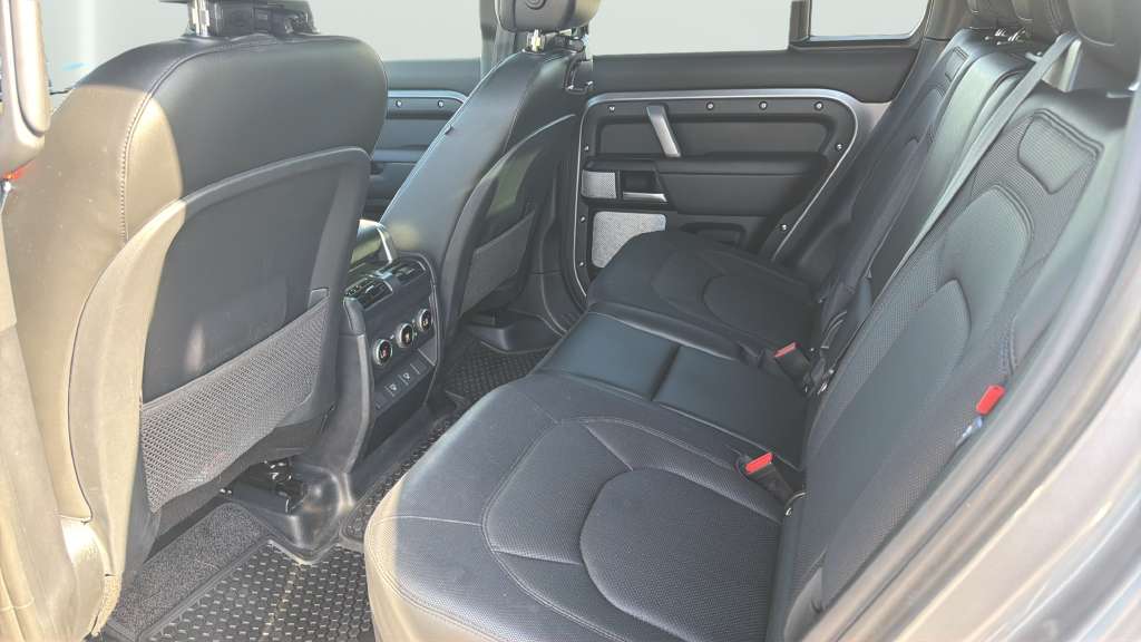 Used 2024  Land Rover Outbound image 18