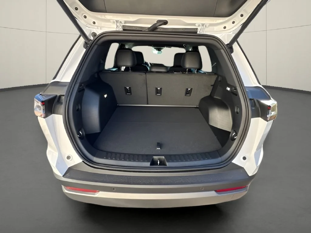 New 2027 Summit White Chevrolet LT image 6