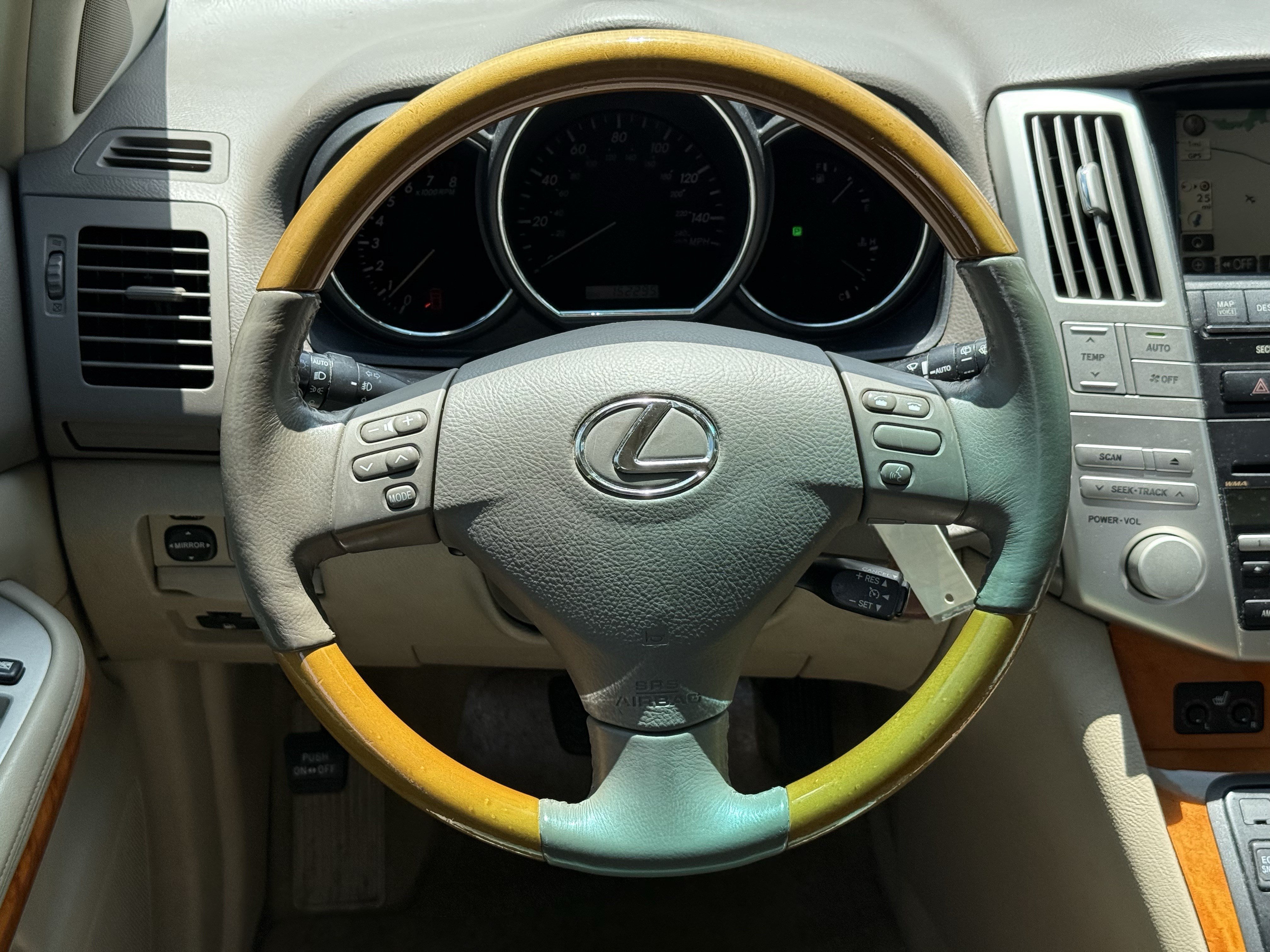 Used 2008 White Lexus  image 14