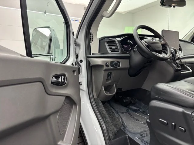 Used 2025 Gray Metallic Ford Explorer Limited SE image 17