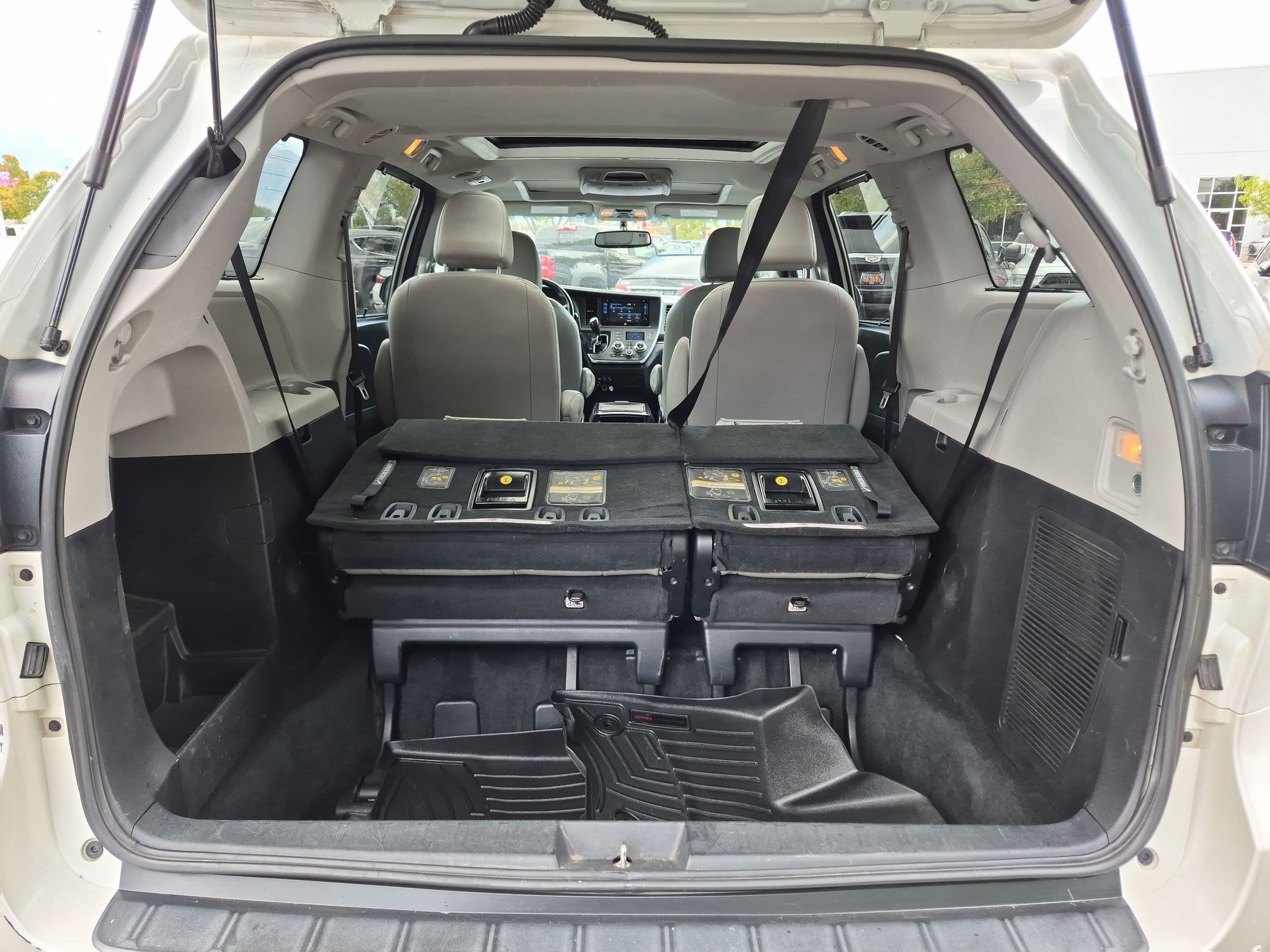 Used 2017 Blizzard Pearl Toyota Limited image 31
