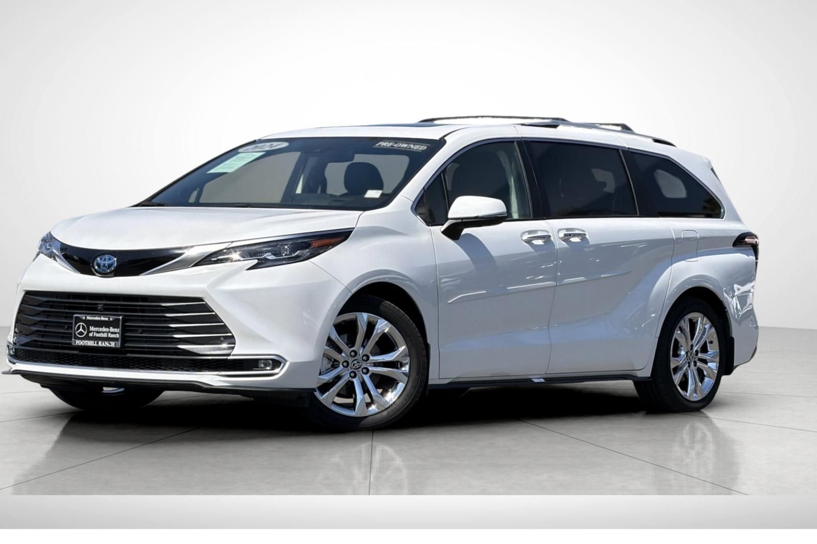 2024 Toyota Sienna Platinum 7-Passenger Hybrid FWD's photo