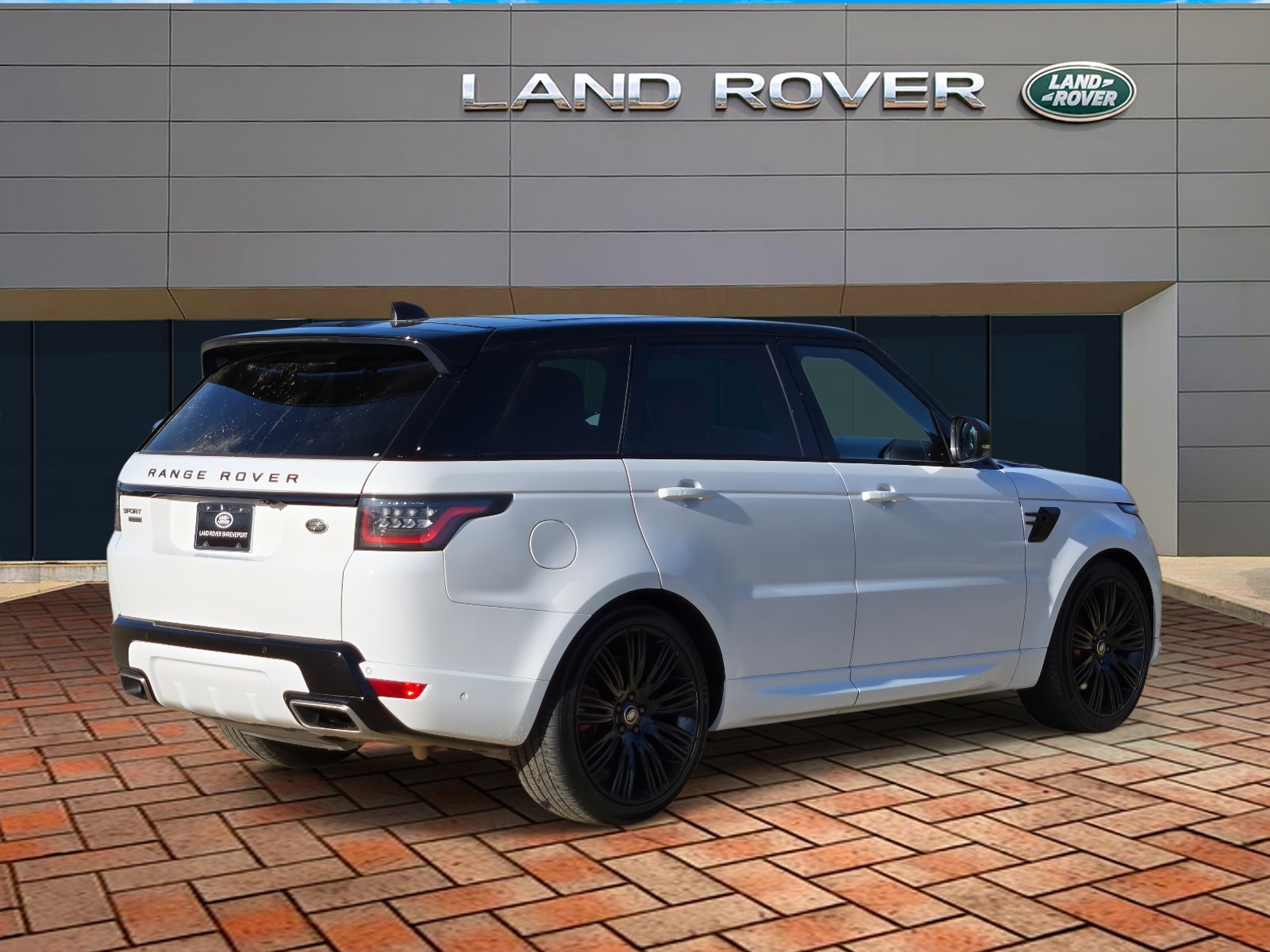 Used 2019 Fuji White Land Rover Dynamic image 4