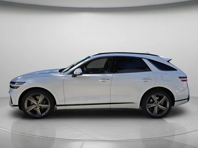 Used 2024 White Genesis 2.5T image 3
