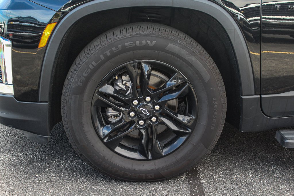 Used 2023 MOSAIC BLACK METALLIC Chevrolet LT Cloth image 27