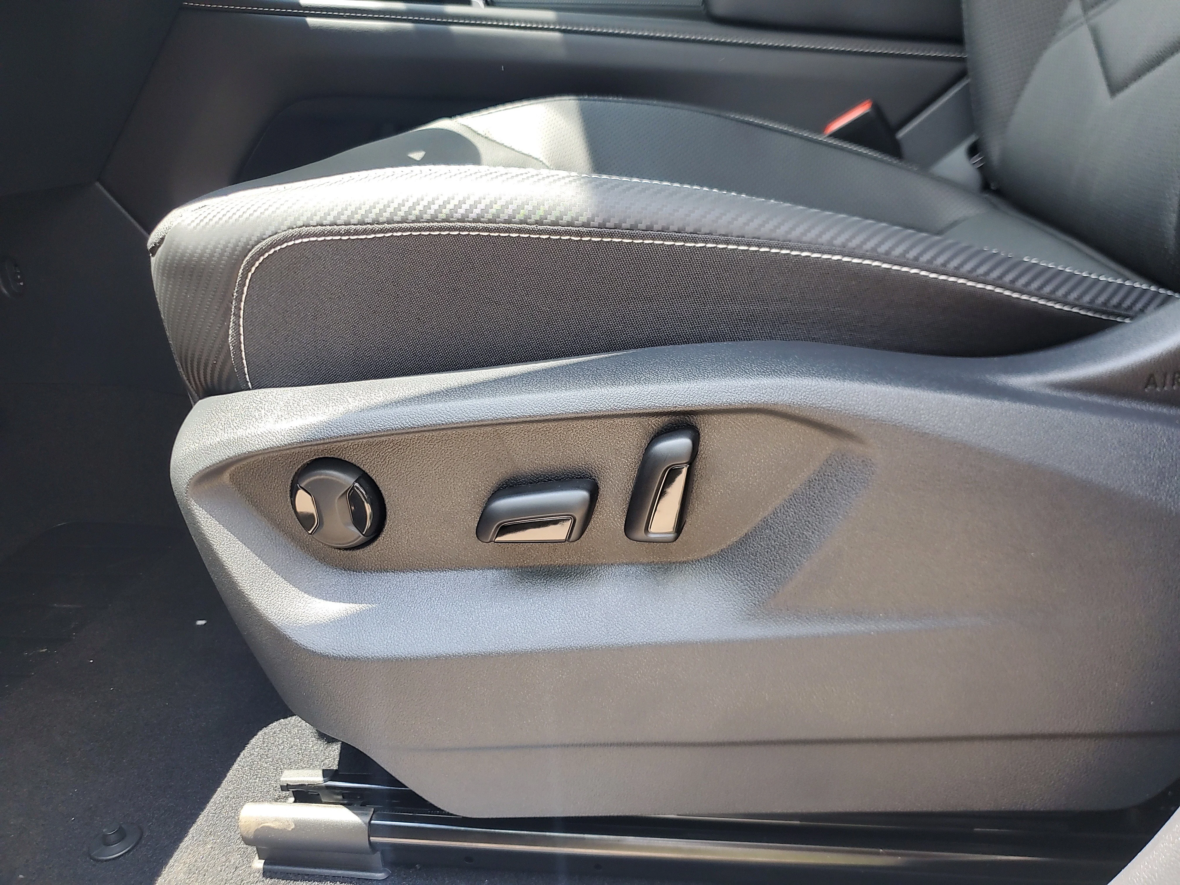 New 2026 Green Volkswagen 2.0T SE w/Technology image 15