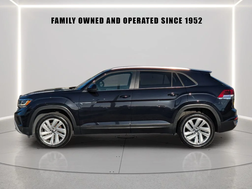 Used 2023 Black Volkswagen 2.0T SE w/Technology image 3